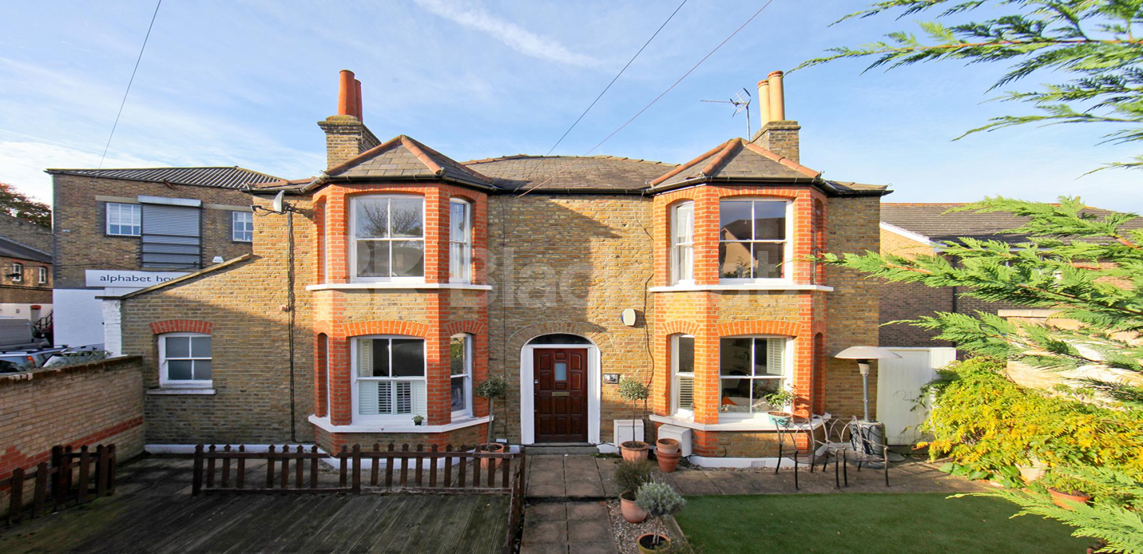 			UNDER OFFER, 2 Bedroom, 1 bath, 1 reception Apartment			 Hackford Road, Stockwell